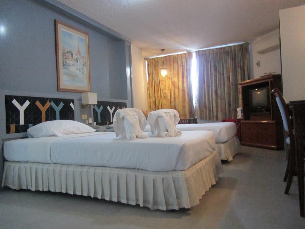 Lopburi Inn Hotel Oda fotoğraf