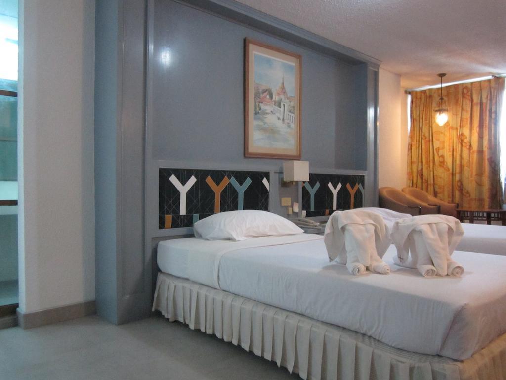 Lopburi Inn Hotel Oda fotoğraf